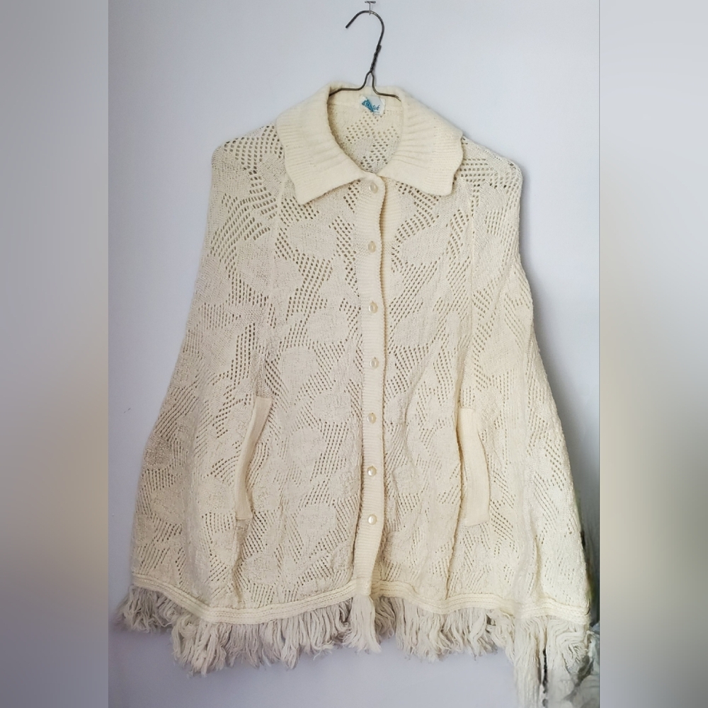 Vintage WINTUK 1960s Shawl / Cape / Poncho Knitted Floral Fringe Bottom Cream